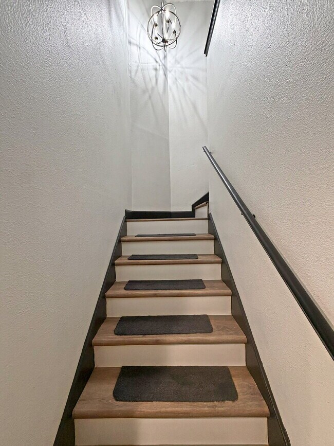 Building Photo - 1302 Whitegate