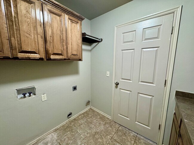 Building Photo - 15705 Creek Heights Dr