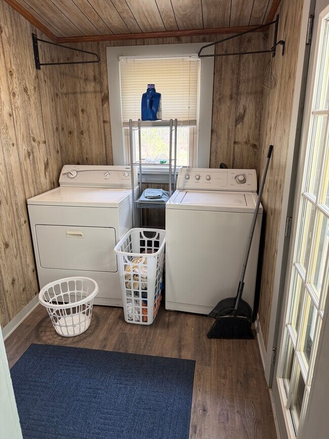 Building Photo - 3002 Cemetery Dr