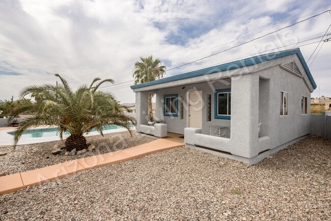 Building Photo - POOL HOME WITH CASITA