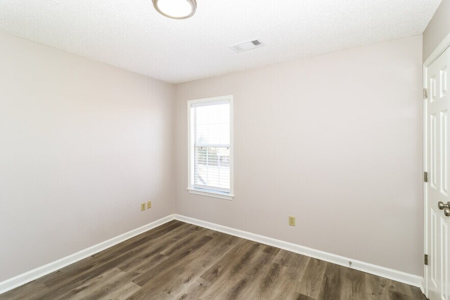 Building Photo - 8262 Red Creek Dr