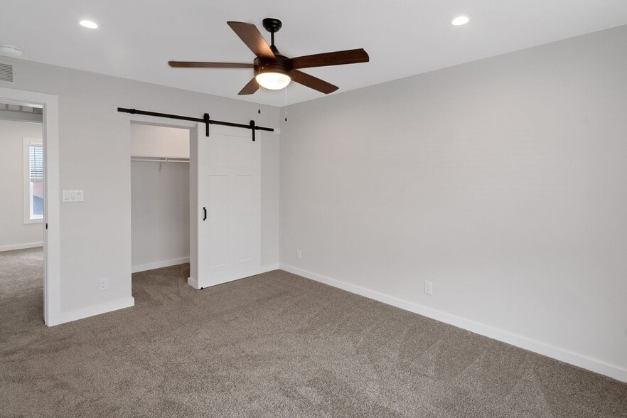 Building Photo - 461 Muse Dr