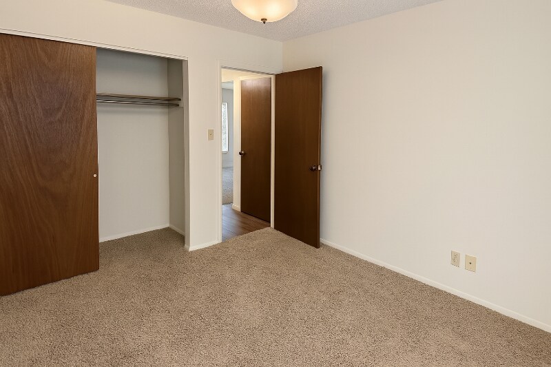 Building Photo - 648 Cumberland Dr