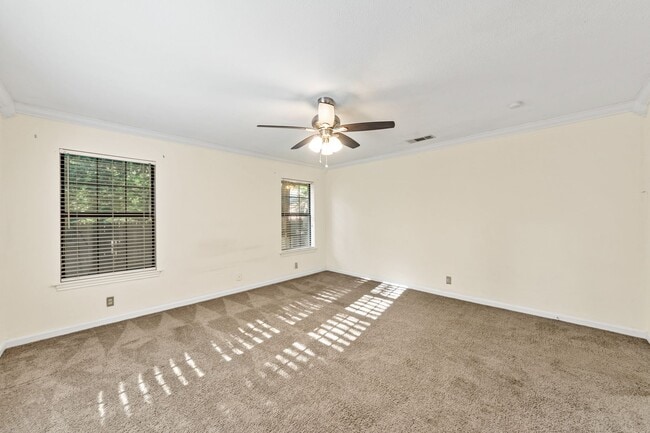 Building Photo - 121 Lake Vista W