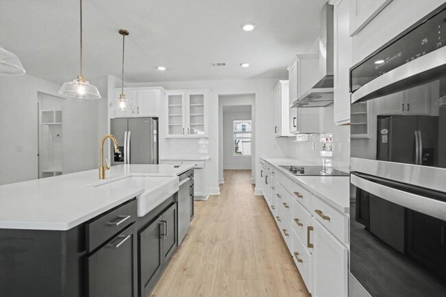 Building Photo - 3084 Claredon St