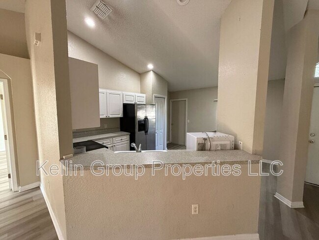 Building Photo - 1145 View Pointe Cir