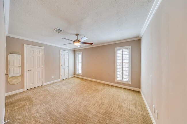 Building Photo - 11503 Lakeside Pl Dr
