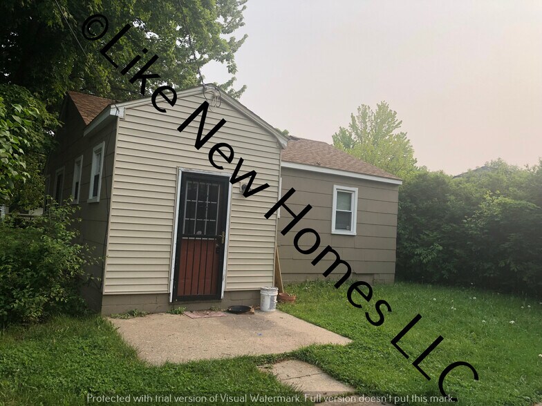 Building Photo - 3702 Ivanhoe Ave