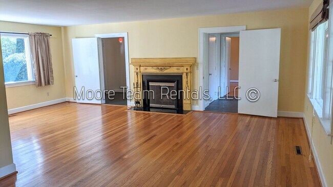 Building Photo - 2612 Haywood Rd
