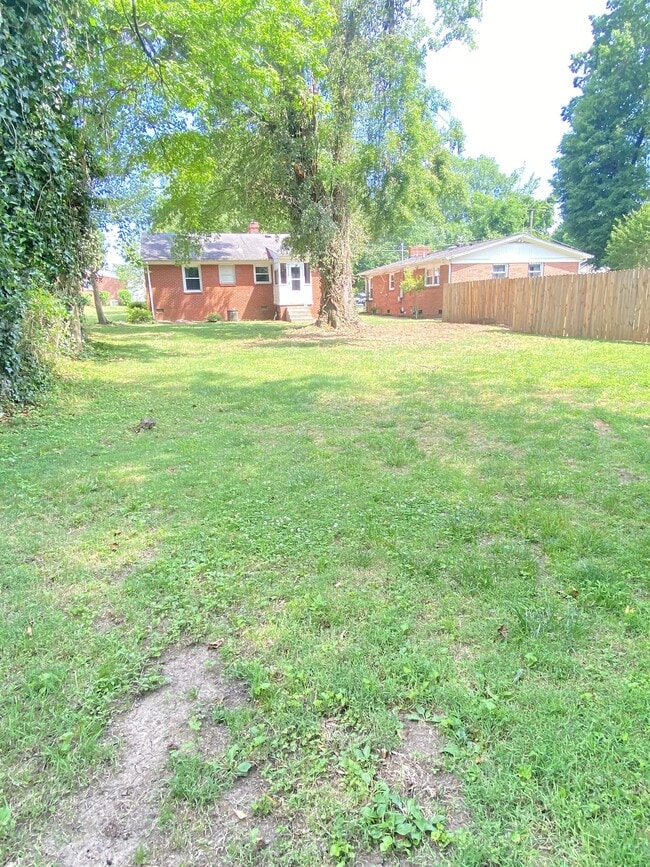 Building Photo - 709 Oxford St