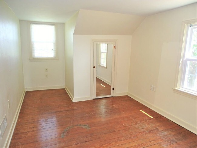 Building Photo - 534 Old Akron Rd