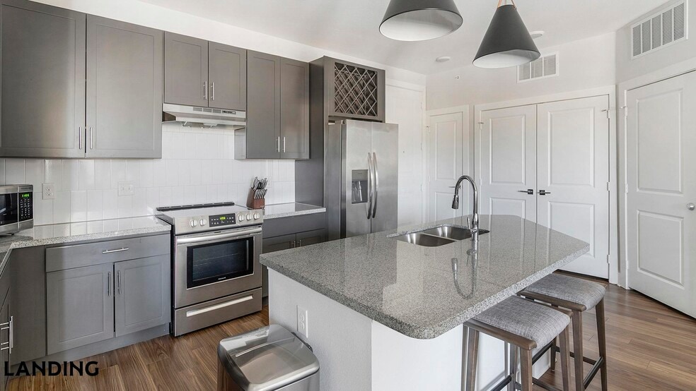 Building Photo - 701 Rahling Rd