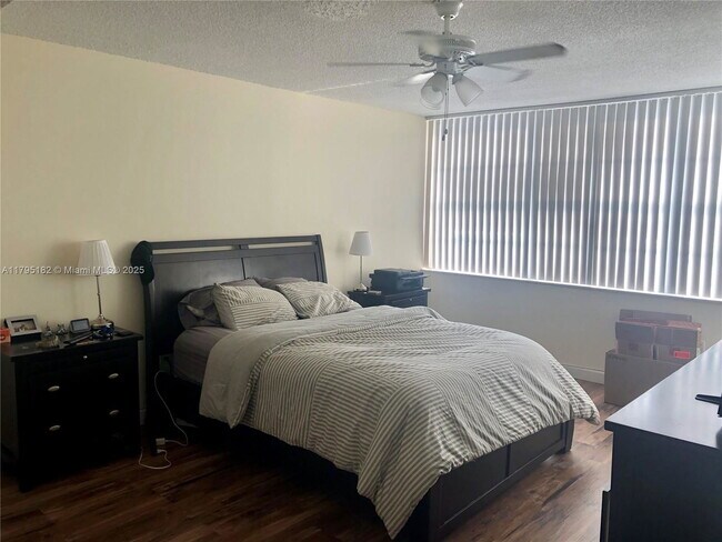 Building Photo - 18071 Biscayne Blvd
