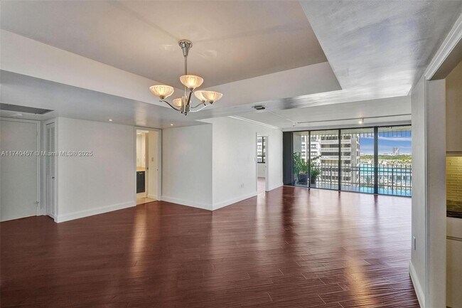 Building Photo - 3 Grove Isle Dr