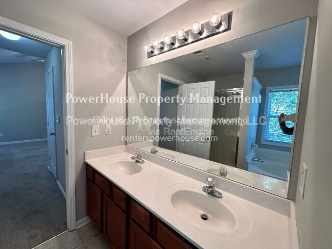 Building Photo - 2403 Walnut Tree Ln