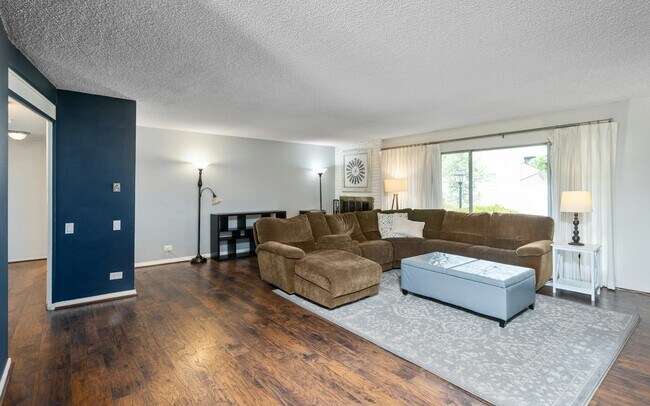 Building Photo - 3205 Merrill Dr