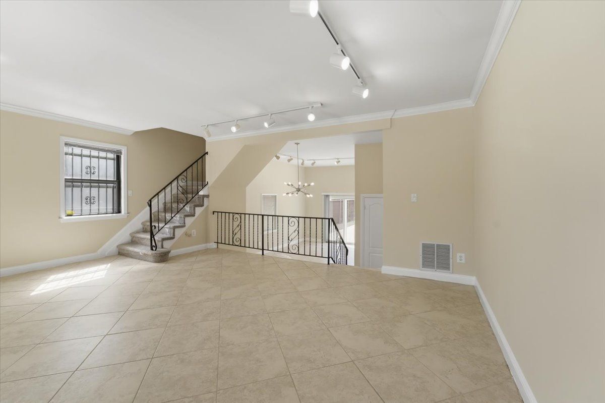 Building Photo - 295 9th St