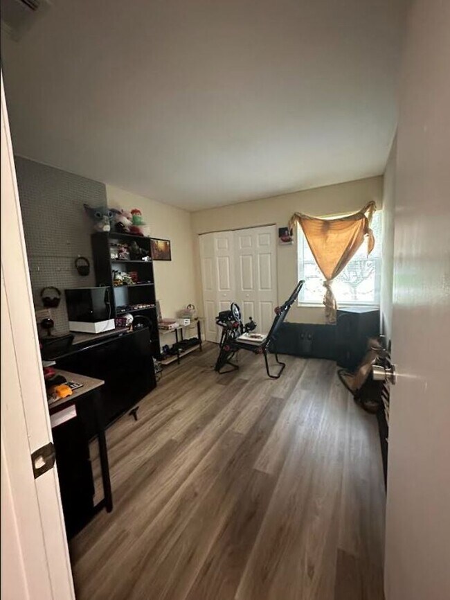 Building Photo - 2/2/1