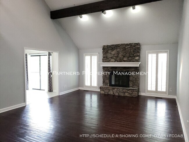 Building Photo - 8620 W 117th - SPACIOUS and Updated!