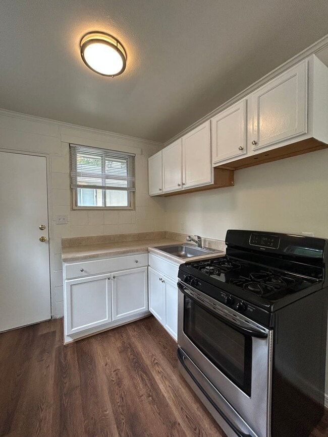 Building Photo - 815-15 1/2 15th Half St