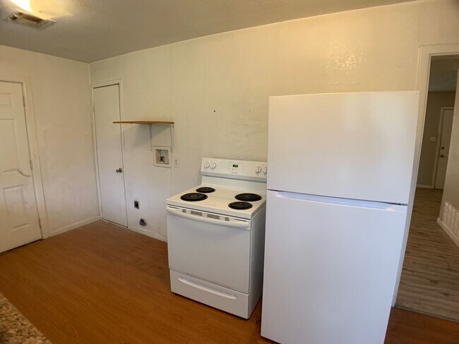 Building Photo - Three Bedroom SW OKC