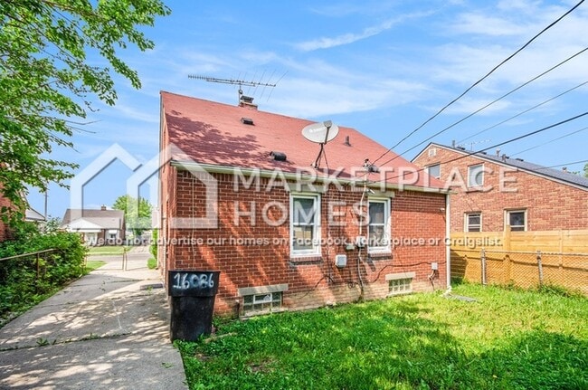 Building Photo - 16086 Carlisle Dr