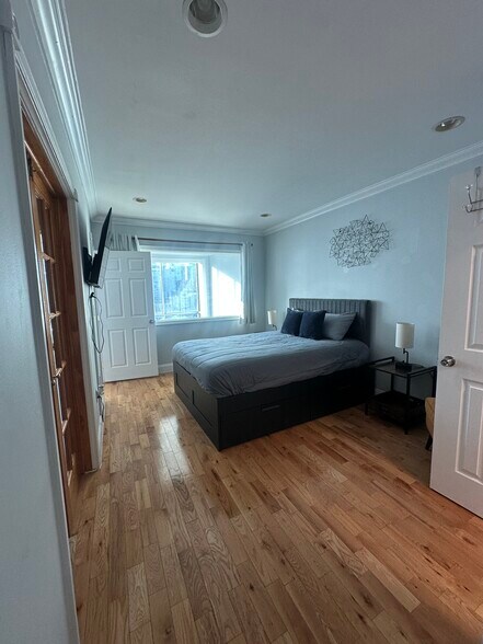 Building Photo - 205 N 11th St