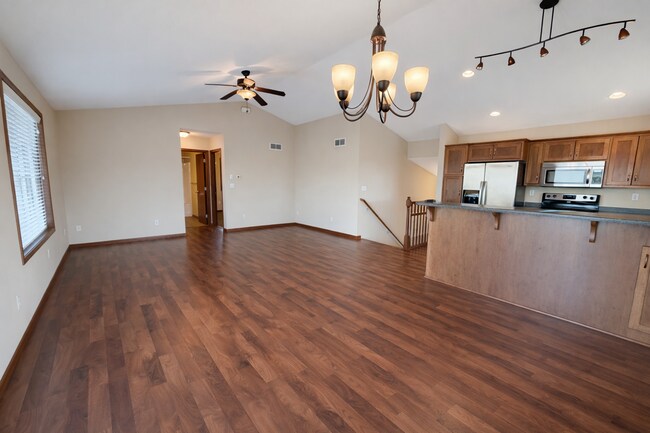 Building Photo - Beautiful 4bed 3bath Single Family Home In Sartell