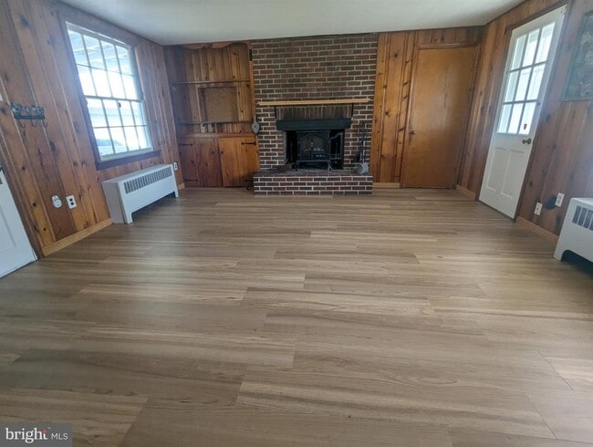 Building Photo - 801 E Moler Ave