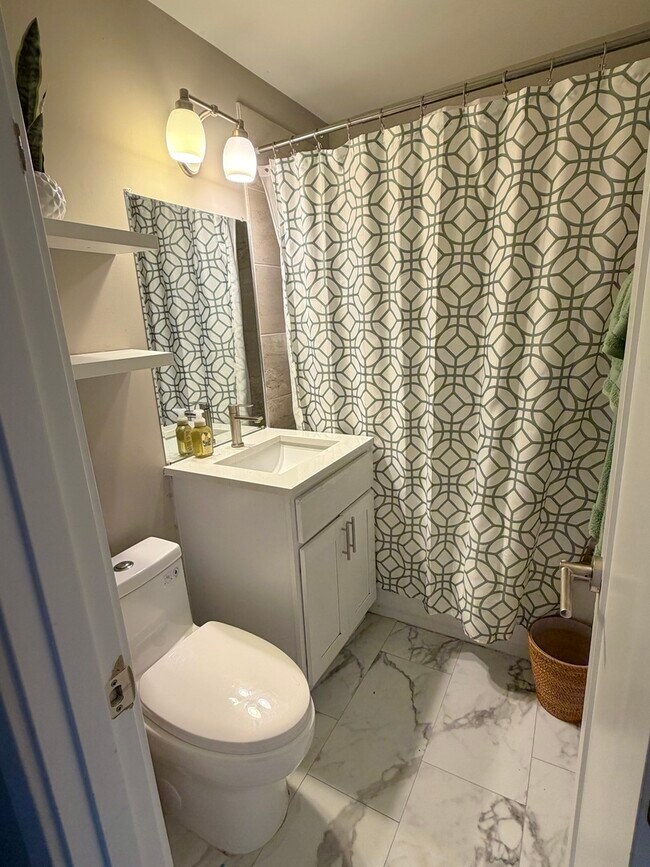 Building Photo - 333 Sauk Trail