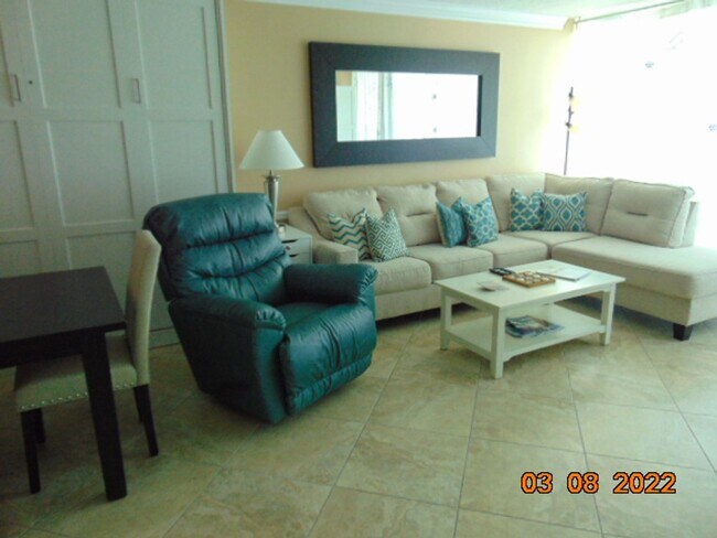 Building Photo - Views! Gorgeous, upgraded penthouse condo at The Breakers