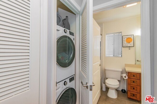 Building Photo - 4702 Fulton Ave