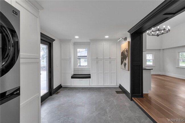 Building Photo - 9060 Main St