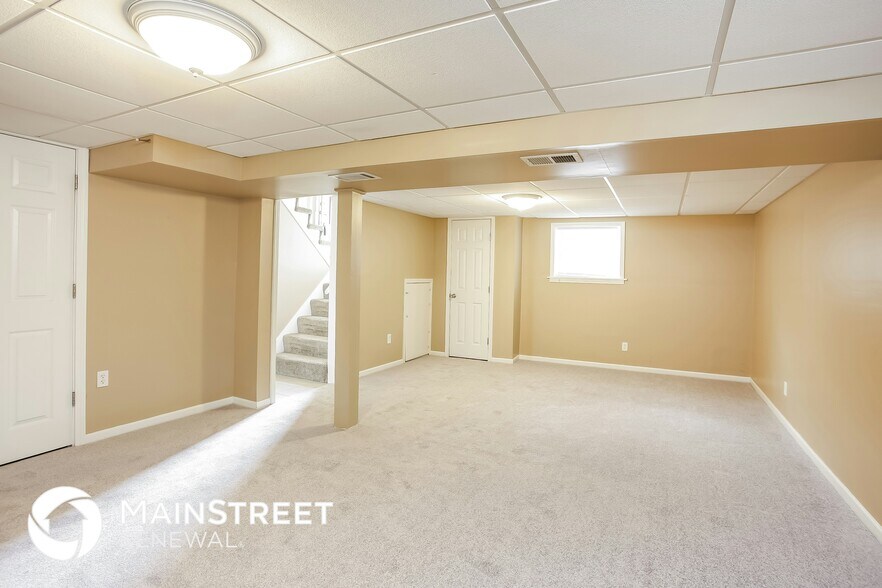 Building Photo - 16317 McKinley St