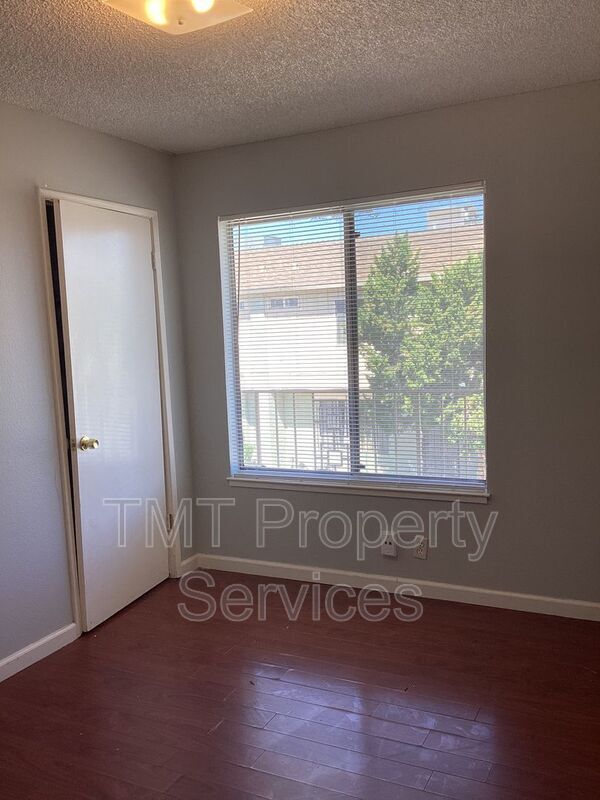 Building Photo - 8611 Acapulco Way