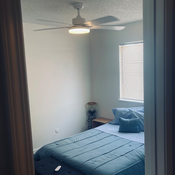 Building Photo - 1990 Benita Dr