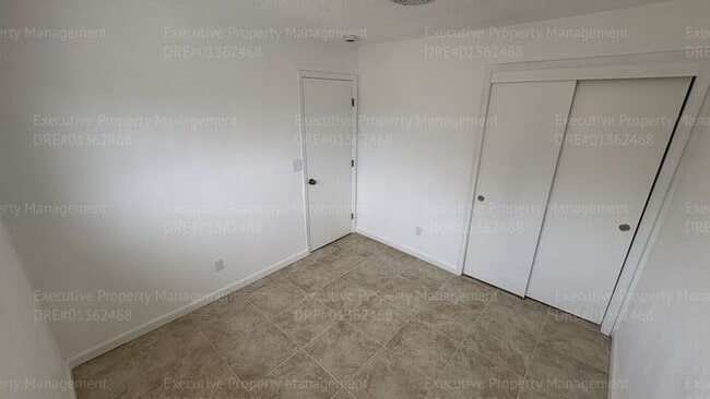 Building Photo - 2 bedroom 1.5 bathroom townhome (Move In Special Available OAC)