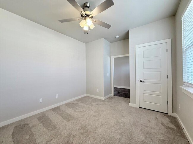 Building Photo - 1421 Hickory Trl