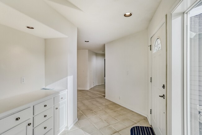 Building Photo - 374 NE 49th Ave