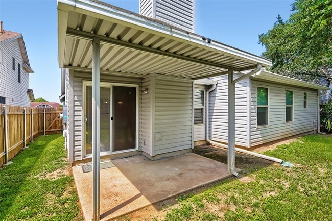 Building Photo - 2608 Piping Rock Trail