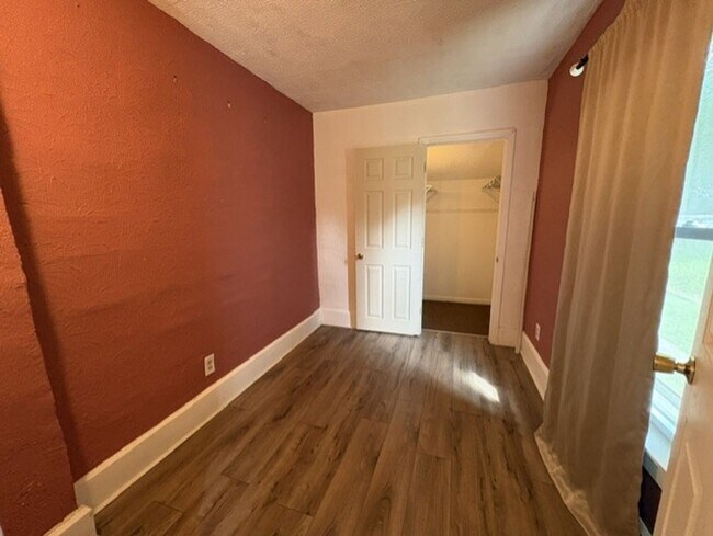 Building Photo - 1201 Smithfarm Ave
