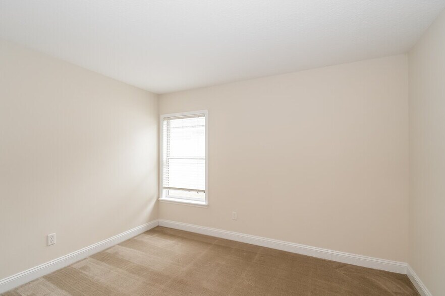 Building Photo - 12100 Hayden Lakes Cir