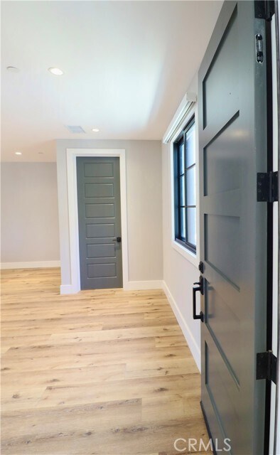 Building Photo - 1348 S Burnside Ave