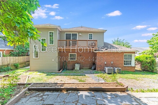 Building Photo - 813 31st St S