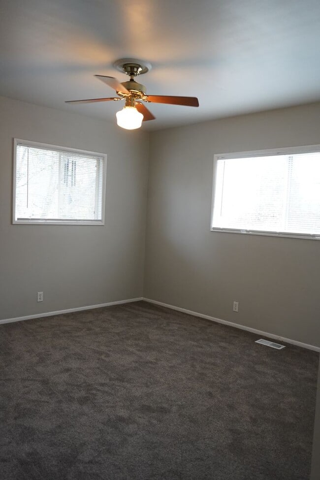 Building Photo - 9104 NE 34th Ave