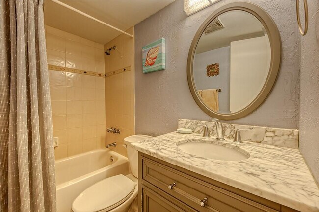 Building Photo - 2400 NE 10th St