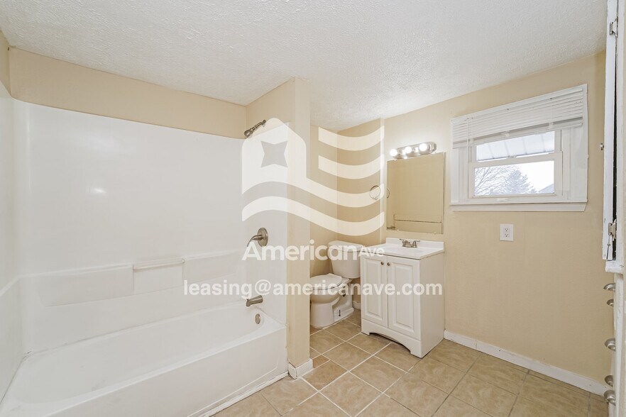 Building Photo - 1494 Preston Ave