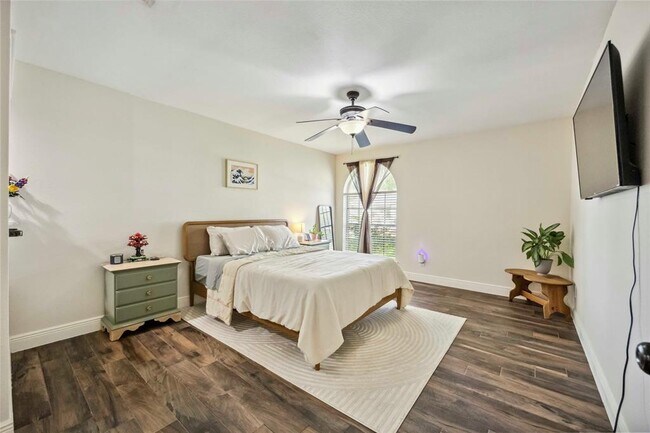 Building Photo - 3611 Drawbridge Dr