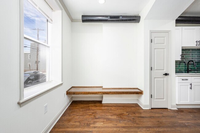 Building Photo - 2335 N 30th St