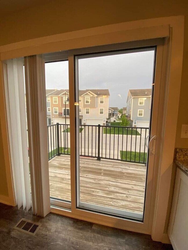 Building Photo - 205 Red Oak Ct